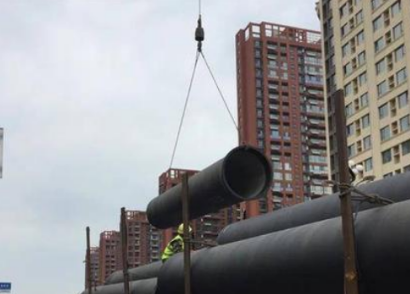 威海海濱路供排水管道改造工程使用鋼板吊鉗