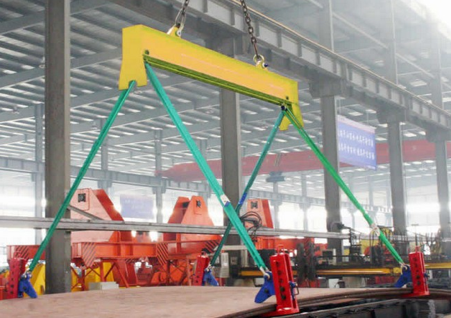 車間行車吊運鋼板的操作行為規(guī)范